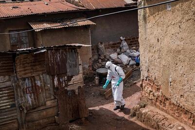 Canadá endurece medidas por brote de ébola; viajeros deberán aislarse 21 días