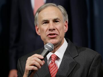 "Nuestros niños son más valiosos": Gobernador de Texas acusa a Biden de dar fórmula a bebés indocumentados