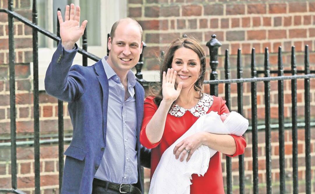 Catalina posó con el bebé y al lado de su esposo, afuera del hospital, siete horas después de haber dado a luz (FOTOS: AP, AFP Y REUTERS)