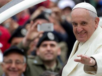 Con mensaje en X, el papa Francisco agradece oraciones por su salud; pasó una noche tranquila, reporta el Vaticano