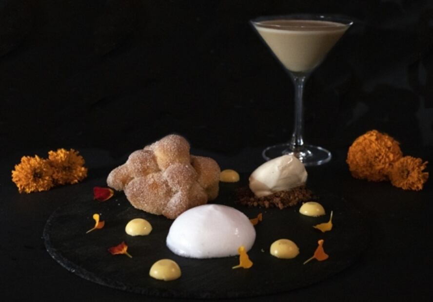 Conoce este postre y cocktail hecho con pan de muerto