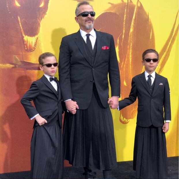 Miguel Bosé luce contento a lado de sus hijos. Foto: Instagram
