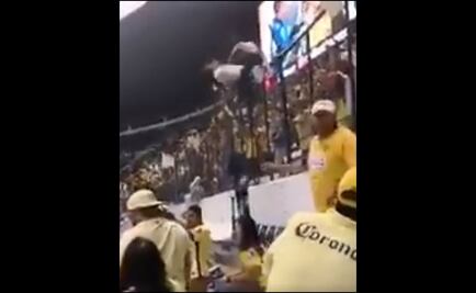 Video. Seguidoras del América sufren impactante caída