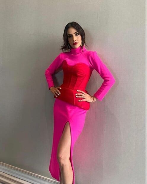 Sandra Echeverría impacta con su look en la presentación de “María Félix, La Doña”