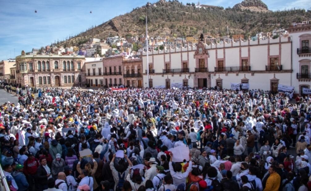 "¡Queremos paz en nuestra entidad!”: Estudiantes y maestros realizan mega marcha en Zacatecas 