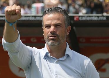 Rafael Puente del Río ve lejana su salida de Pumas