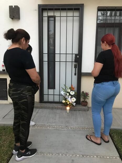 Un día después del 8M, hombre simula entrega de flores a mujer y la mata a balazos