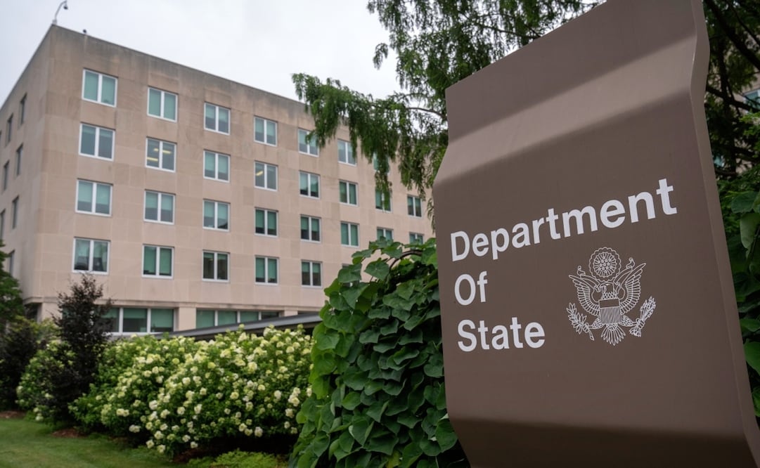 La administración del presidente Donald Trump recortó mil 353 empleados nacionales del Departamento de Estado, como parte de un esfuerzo planificado desde hace tiempo para reorganizar la agencia y reducir su personal en Estados Unidos en alrededor de un 15%. Foto: AP