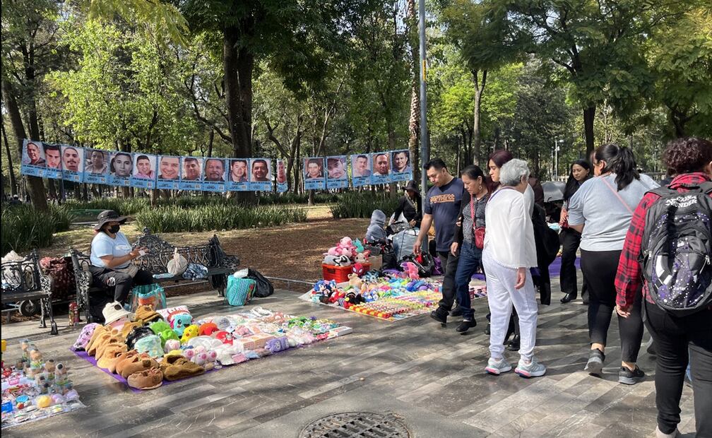 Ambulantes regresaron a Bellas Artes y a la Alameda Central ante la complacencia de autoridades capitalinas. Foto: Rafael García/EL UNIVERSAL