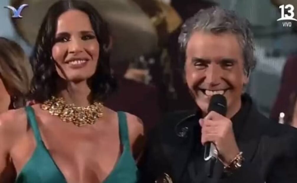¿Coqueteo o acoso?: Alejandro Fernández reacciona así con modelo en escenario de Viña del Mar 