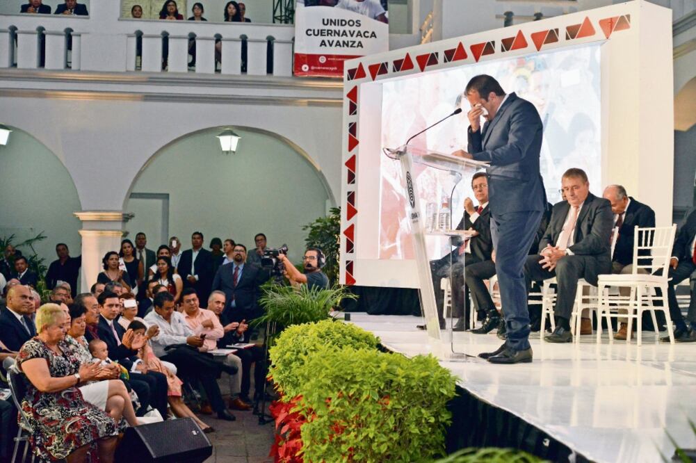 Cuauhtémoc Blanco rindió su informe en el Museo de la Ciudad, ante 300 personas, entre políticos, futbolistas, familiares y líderes populares. (TONY RIVERA. EL UNIVERSAL)