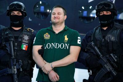 Sentencian a "La Barbie" a 49 años de cárcel en EU