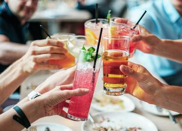 ¿Qué es un mocktail, por qué está en tendencia y qué beneficios ofrece?