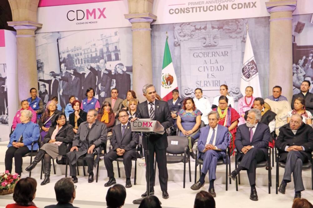 El jefe de Gobierno, Miguel Ángel Mancera Espinosa, encabezó ayer el primer aniversario de la Constitución de la Ciudad de México (ESPECIAL)