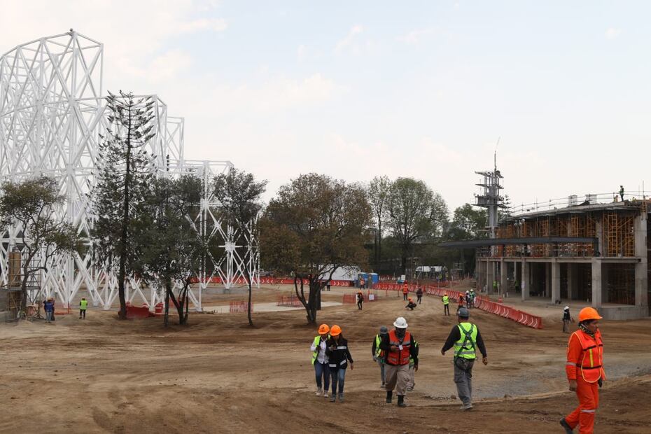 La jefa de Gobierno, Claudia Sheinbaum Pardo, realizó un recorrido de supervisión de obra en “Aztlán Parque Urbano” antes Feria de Chapultepec. Fotos: Carlos Mejía/El Universal