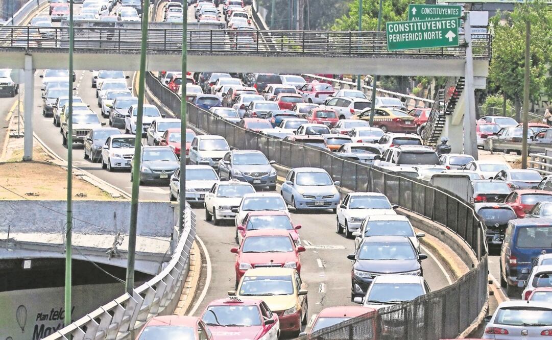 Este miércoles 6 de noviembre no circulan autos con engomado rojo