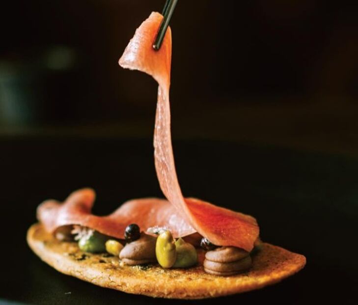 Tlacoyo con atún de Limosneros. Foto: Cortesía