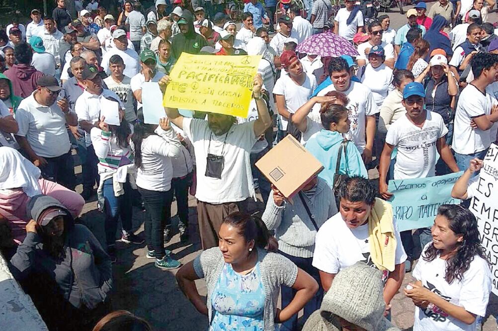 Los mototaxistas marcharon de manera pacífica hasta las sedes delegacionales de Tláhuac y Xochimilco, donde exigieron diálogo con las autoridades (CUARTOSCURO)