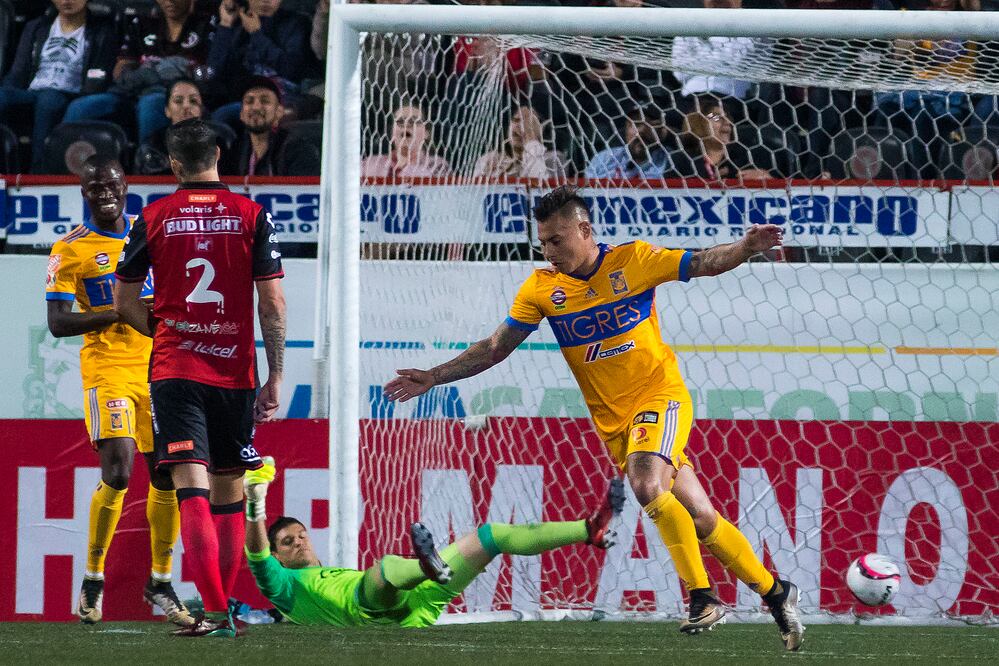 Imago7. Eduardo Vargas festejando el gol ante Xolos