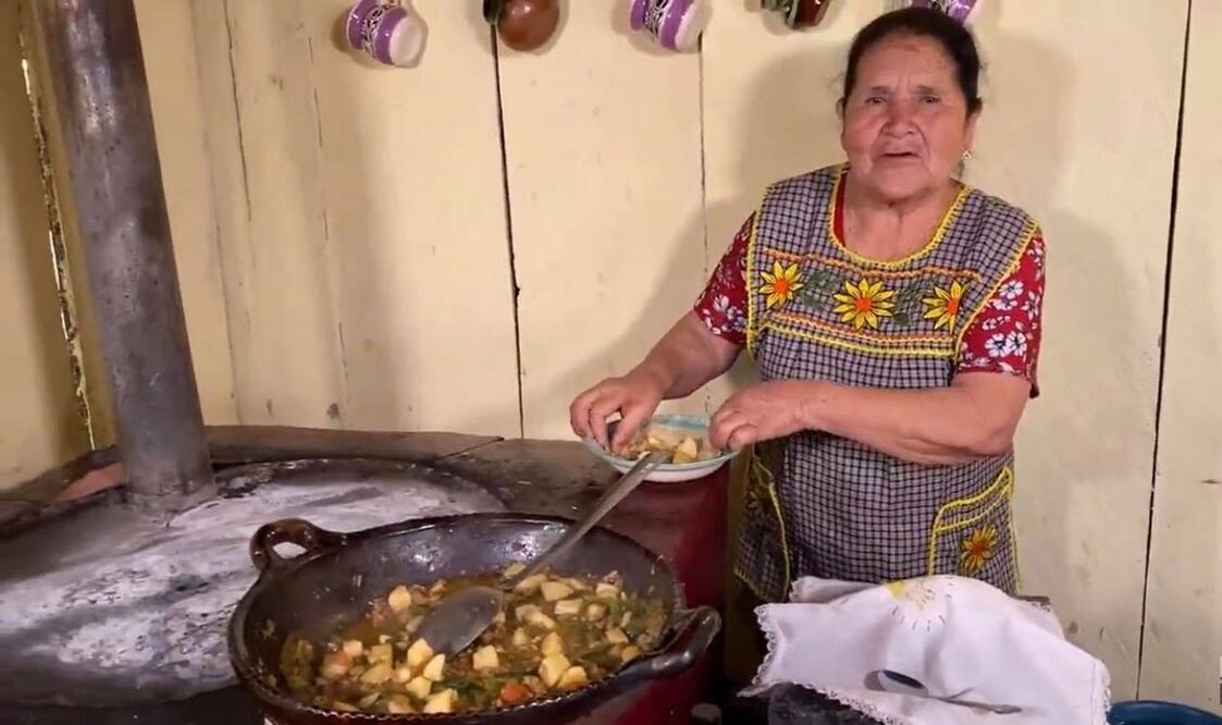 Doña Ángela compartió una nueva receta, la cual es sencilla y económica de preparar / Foto YouTube, De mi Rancho a tu Cocina