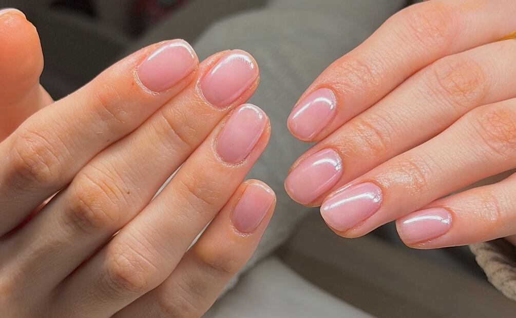 Una manicura natural en tendencia. Foto: Instagram @beautyboxcardiff