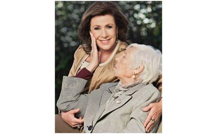 Laura Zapata y Thalía celebran los 104 años de su abuela