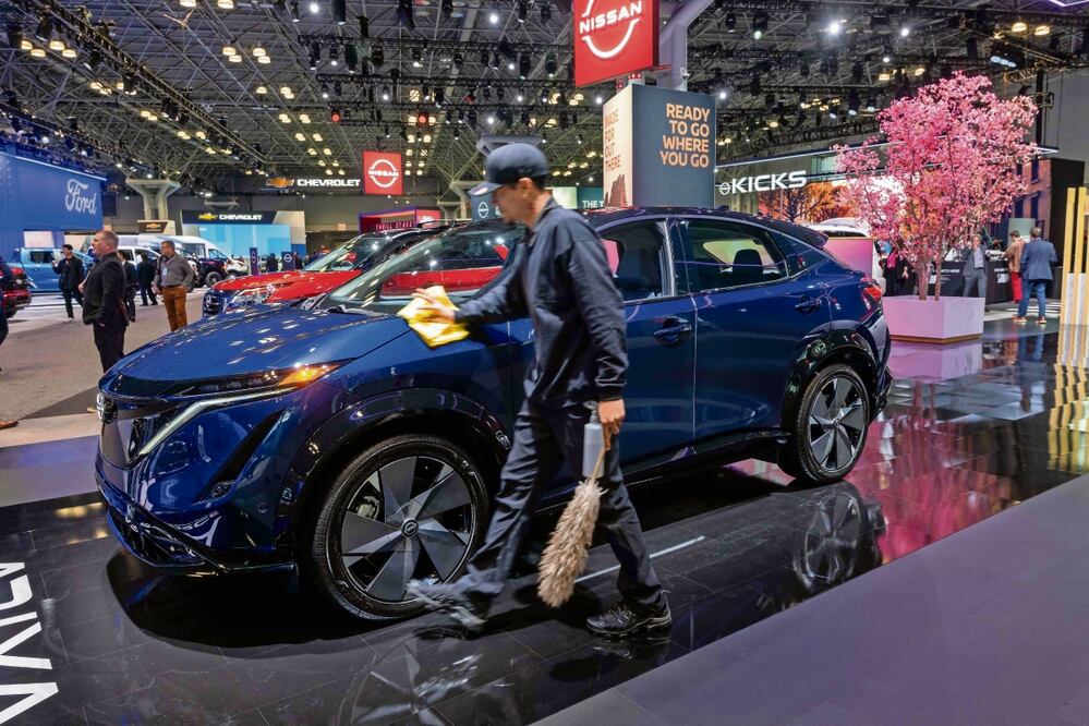 Las automotrices indican que persisten los retos logísticos en la industria para tener más vehículos en las agencias. Foto: de Spencer Platt. AFP