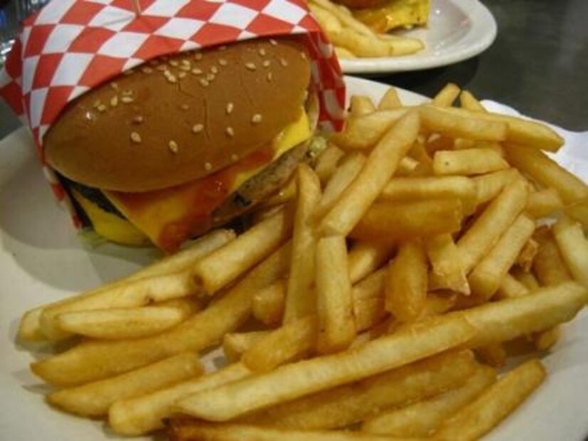 Los daños que causa comer papas fritas en exceso