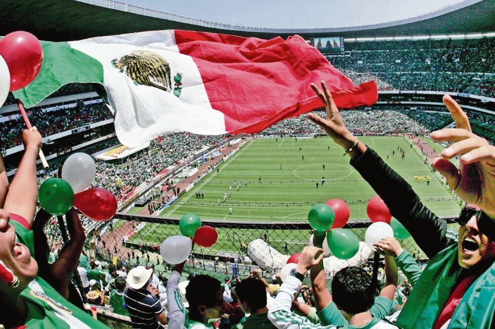 La afición mexicana al futbol tiene muchos años utilizando el grito en contra del portero rival y esa costumbre la ha llevado hasta competencias de nivel internacional. (ARCHIVO. EL UNIVERSAL)
