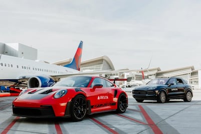 En este aeropuerto usan un Porsche 911 GT3 para transportar pasajeros