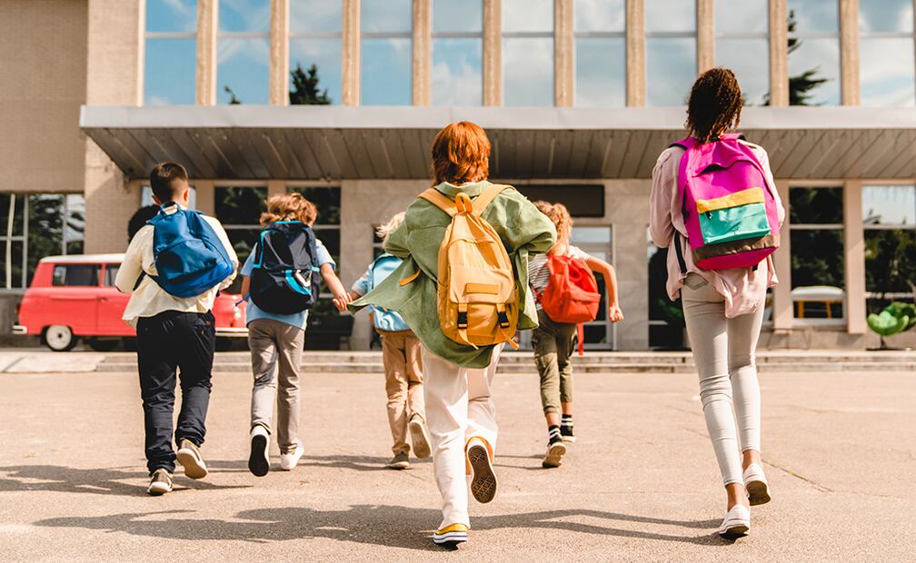 Algunos padres de familia, se preguntaron si este viernes sus hijos tendrán clases o no. Foto: iStock