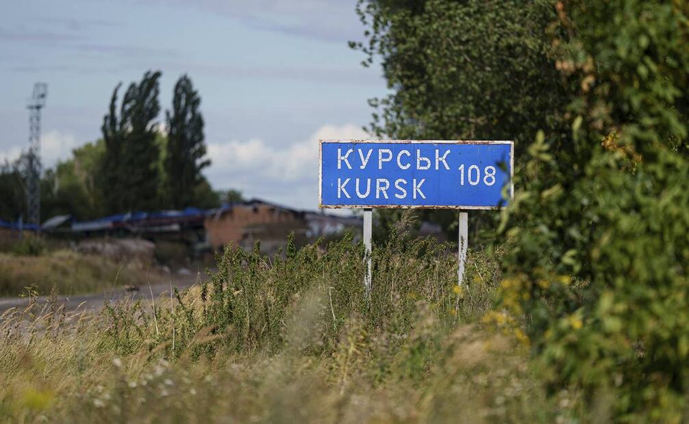 Placa con el letrero "Kursk 108 km" en la frontera ruso-ucraniana en la región de Sumy. Foto: AP