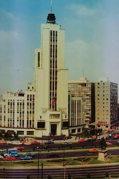 Ciudad de México, 18 de septiembre 2024. Edificio "El Moro" durante sus primeros años de construcción, tomado del libro Lotería Nacional Páginas de su Historia. Foto: Berenice Fregoso/EL UNIVERSAL