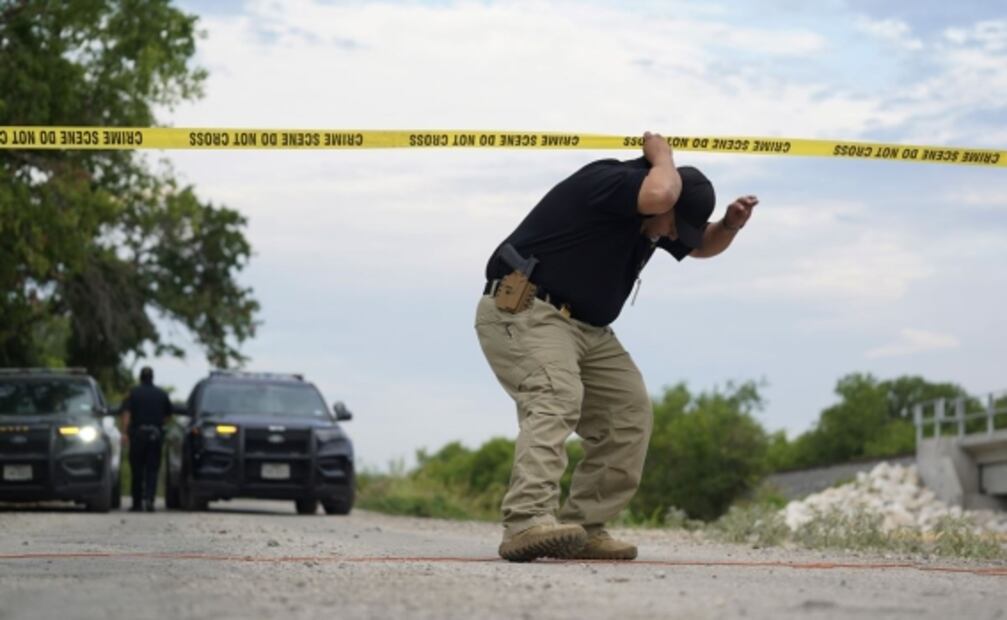 Madre de chofer del tráiler con migrantes en Texas "lo agarraría a cachetadas"