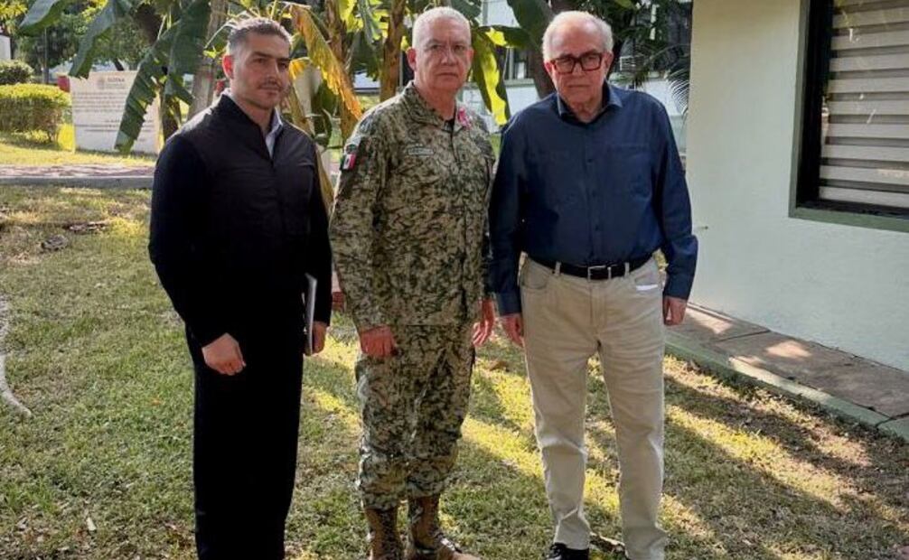Rubén Rocha Moya con Harfuch García y general. Foto: X @rochamoya_
