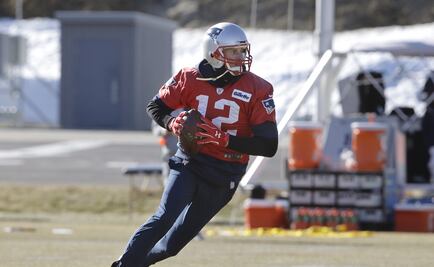 Brady sin guante y Gronkowski recuperado para Patriotas