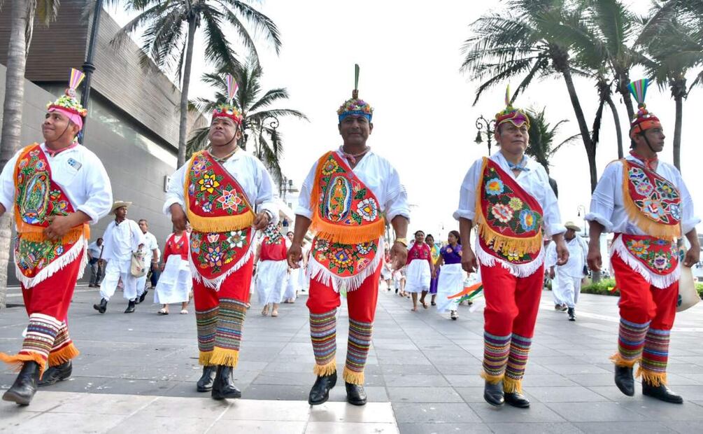 Desfilan cientos de integrantes de representaciones dancísticas, musicales y rituales de las culturas madre (23/05/2025). Foto: Especial