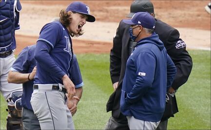 Pitcher de los Rays sufre peculiar calambre en pleno juego