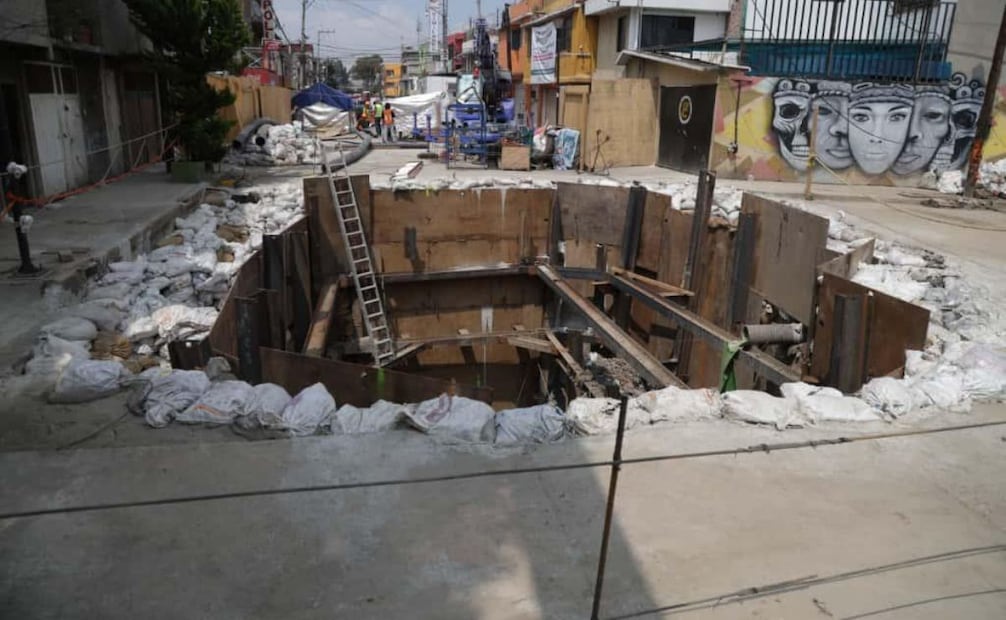 Hay al menos 5 mil costales de grava colocados en las paredes del socavón
Foto: Carlos Mejía