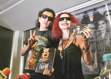 Alex Lora es profeta en Puebla