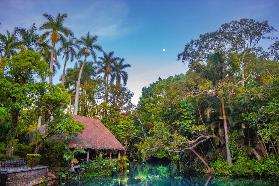 Zona de glamping equipada con tiendas confortables en medio de la naturaleza. Foto: Las Estacas