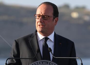 François Hollande calla respecto a anuncio de Nicolás Sarkozy