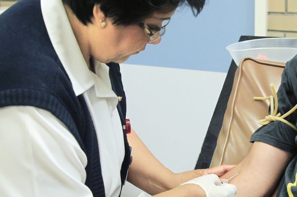 En el país existen 587 bancos de sangre que pertenecen al IMSS y al ISSSTE, entre otros. FOTO: XINHUA