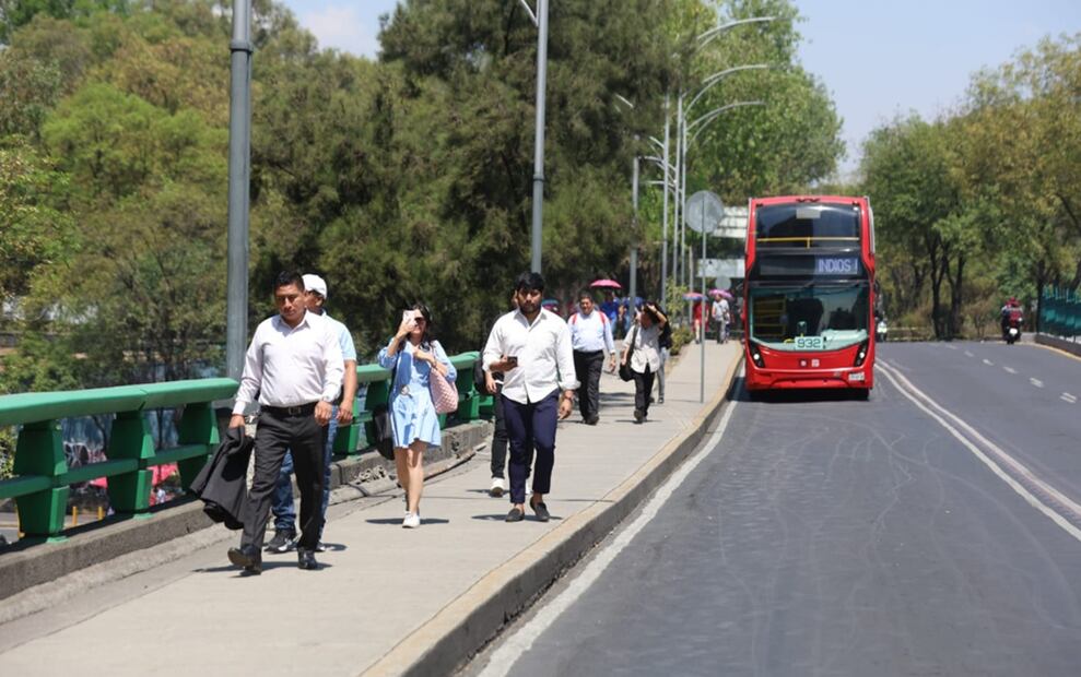 Afectaciones por bloqueo de integrantes de la CNTE en inmediaciones de la Estela de Luz en Paseo de la Reforma en la Ciudad de México, el viernes 16 de mayo de 2025. Foto: Francisco Rodríguez/EL UNIVERSAL