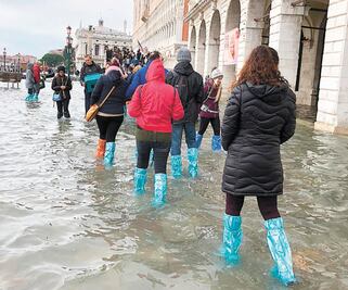 “Venecianos lloraron al ver su mercancía arruinada”, relata turista mexicana