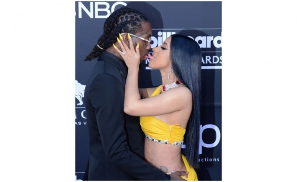 Cardi B echa pasión en la Alfombra Roja de los Billboard