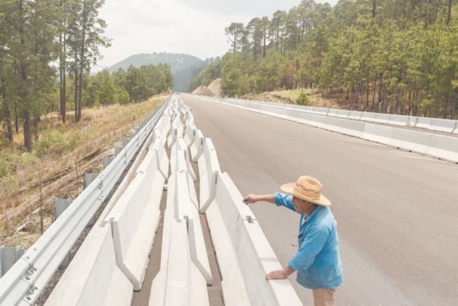 Frenan carretera que Peña Nieto dio a Higa