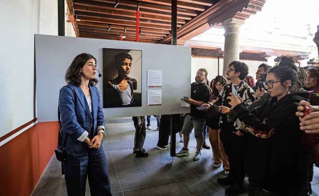 Babette Warendorf, de WPP, presenta una de las piezas más esperadas, Mahmoud Ajjour, nueve años, que hizo la fotoperiodista Samar Abu Elouf. Foto: Gabriel Pano / El UNIVERSAL