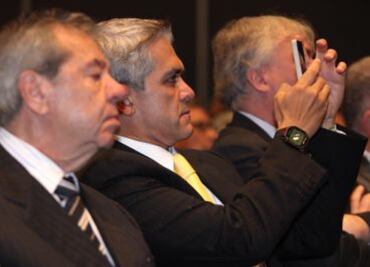 MAM decreta veda de redes sociales a funcionarios