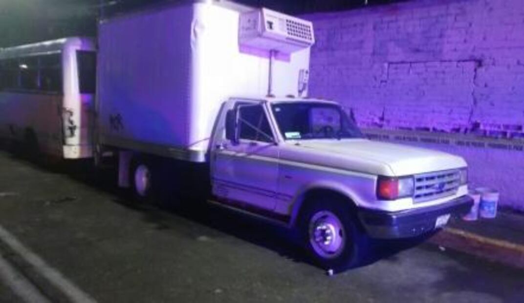 Hallan toma clandestina conectada a ducto de Pemex en casa de Tlalnepantla